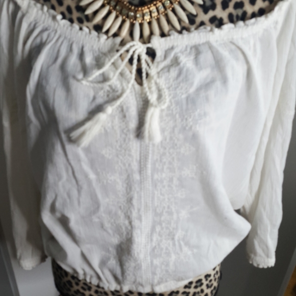 Off the shoulder or on the shoulder blouse - Picture 6 of 7